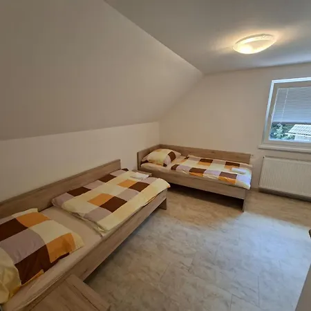 Lodge Zavetisce V Gozdu